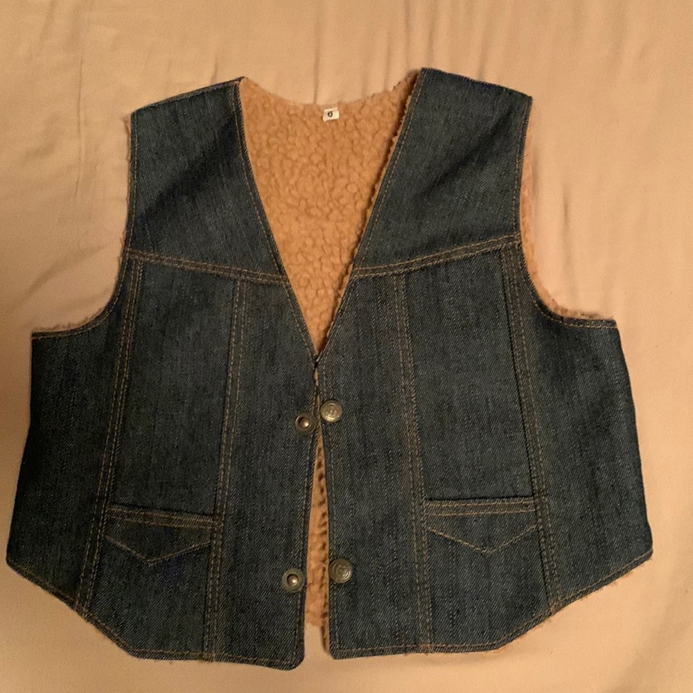 Cute western denim vest with faux fur lining!